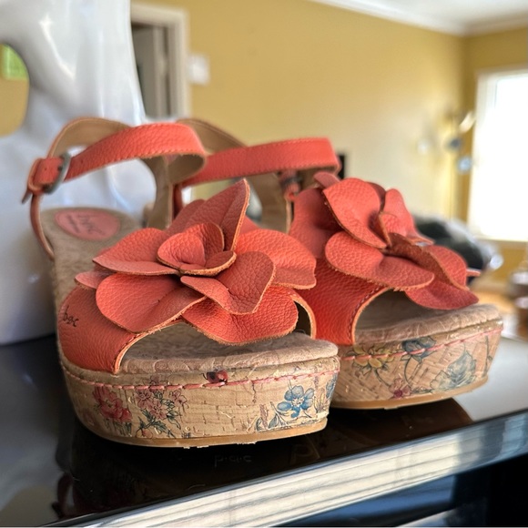Born B.O.C. Coral Leather & Floral Printed Cork Wedge Flower Toe Buckled Sandals - Picture 7 of 17